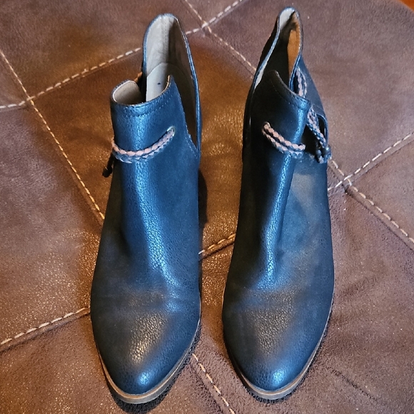 Groove Calli Western Ankle Boots with Rope Detail - Picture 2 of 16